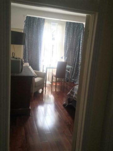  Image of Flat to rent at Creffield Road, London