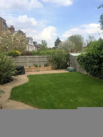  Image of Flat to rent at Creffield Road, London