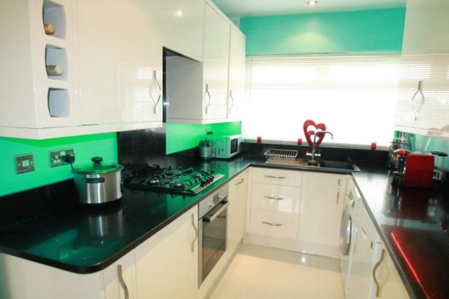  Image of 3 Bedroom End of Terrace for sale at Waddon, Croydon