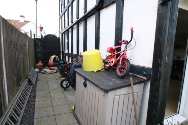  Image of 3 Bedroom End of Terrace for sale at Waddon, Croydon