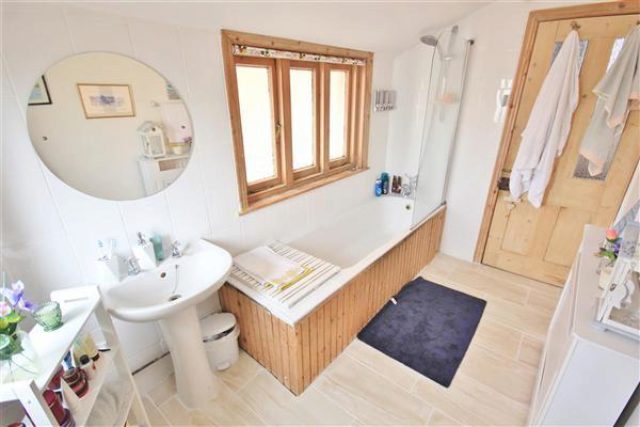  Image of 2 Bedroom Flat for sale at Parkwood Road, Bournemouth