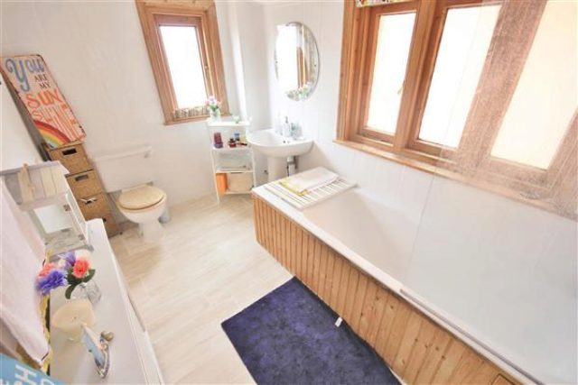  Image of 2 Bedroom Flat for sale at Parkwood Road, Bournemouth