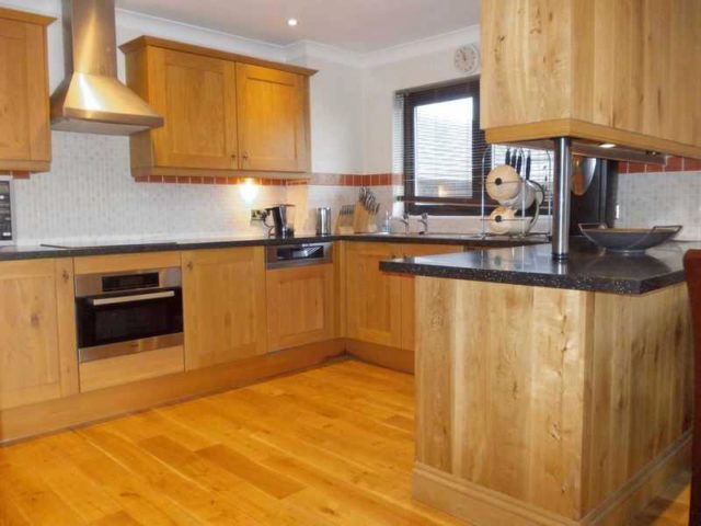  Image of 4 Bedroom Houses for sale at Blyth Road, Bromley