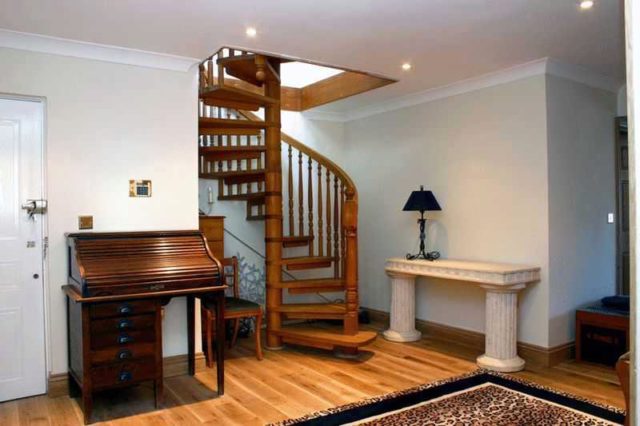  Image of 4 Bedroom Houses for sale at Blyth Road, Bromley
