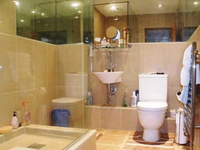  Image of 4 Bedroom Houses for sale at Blyth Road, Bromley