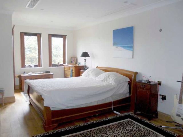  Image of 4 Bedroom Houses for sale at Blyth Road, Bromley