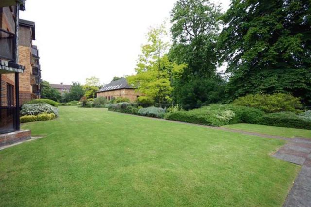  Image of 4 Bedroom Houses for sale at Blyth Road, Bromley