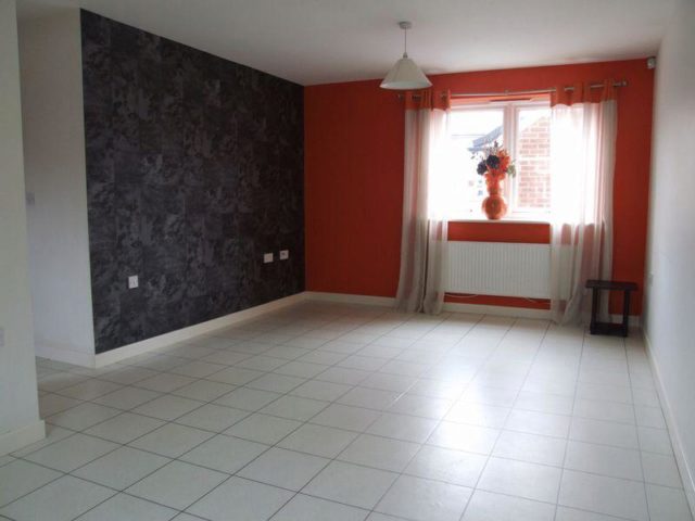  Image of 2 Bedroom Flat to rent at Dixon Close, Redditch