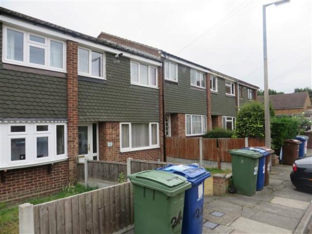 Image of 3 Bedroom Houses to rent at Maycroft Gardens, Grays
