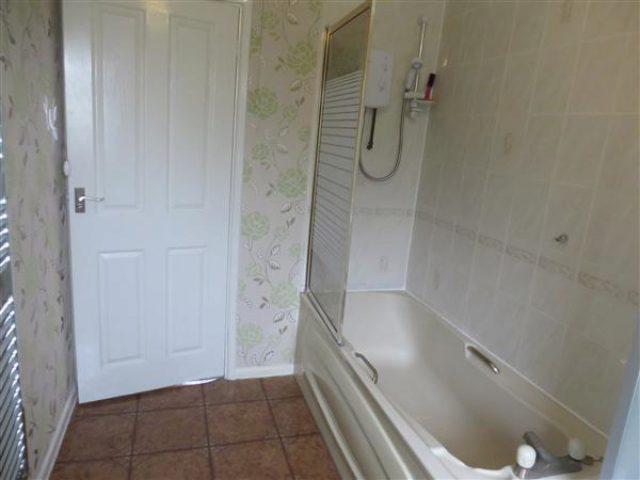  Image of 3 Bedroom Houses to rent at Maycroft Gardens, Grays