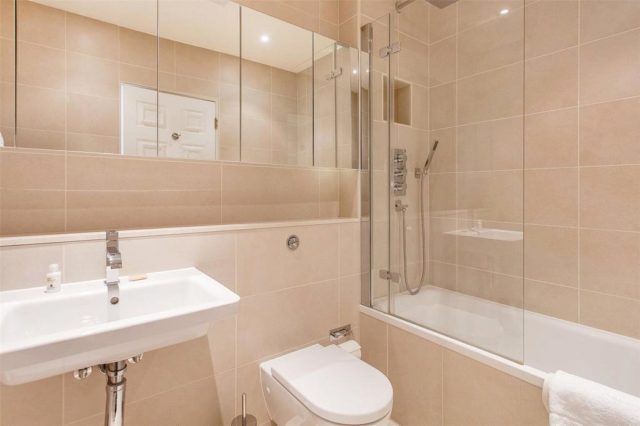  Image of 2 Bedroom Flat to rent at Hertford Street, Mayfair, W1J