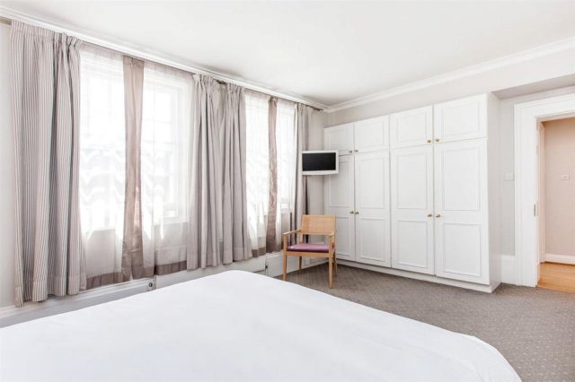  Image of 2 Bedroom Flat to rent at Hertford Street, Mayfair, W1J