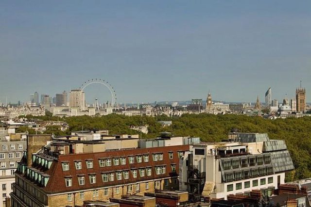  Image of 2 Bedroom Flat to rent at Brick Street, Mayfair, W1J