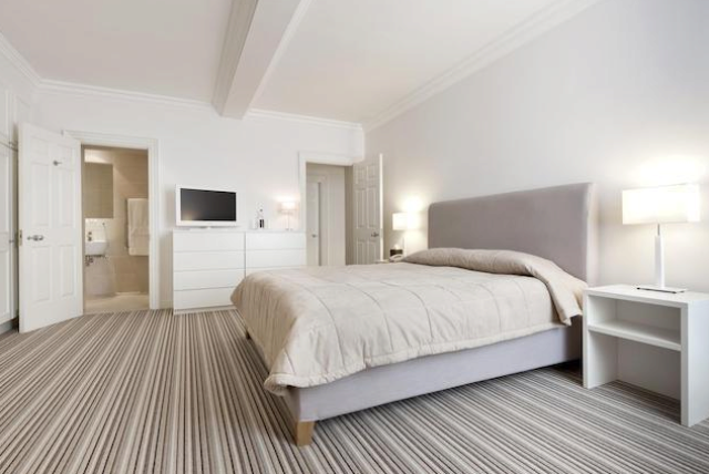  Image of 2 Bedroom Flat to rent at Hertford Street, Mayfair, W1J
