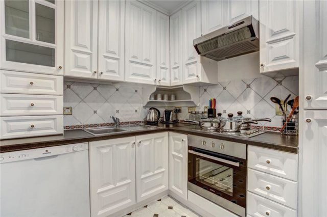  Image of 2 Bedroom Flat to rent at Lexham Gardens, South Kensington, W8