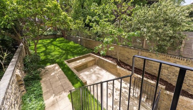  Image of 2 Bedroom Flat to rent at Lexham Gardens, South Kensington, W8
