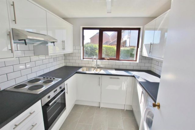  Image of 2 Bedroom Detached Bungalow to rent at Ruskin Avenue, Muscliff, Bournemouth