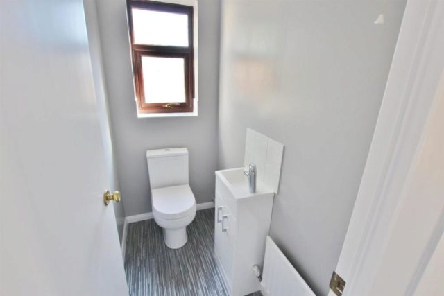  Image of 2 Bedroom Detached Bungalow to rent at Ruskin Avenue, Muscliff, Bournemouth