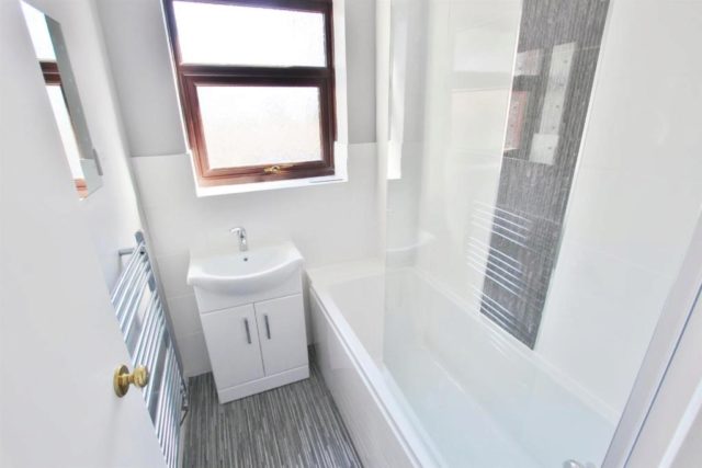 Image of 2 Bedroom Detached Bungalow to rent at Ruskin Avenue, Muscliff, Bournemouth