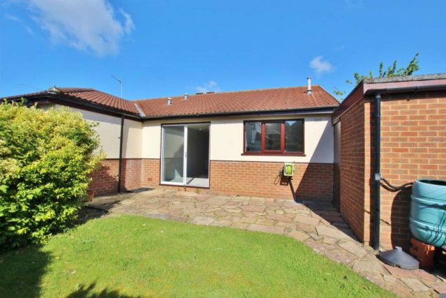 Image of 2 Bedroom Detached Bungalow to rent at Ruskin Avenue, Muscliff, Bournemouth