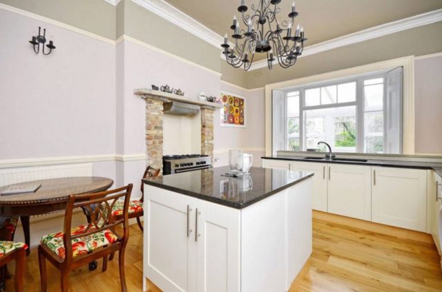  Image of 2 Bedroom Flat to rent at Lexham Gardens, Kensington, W8