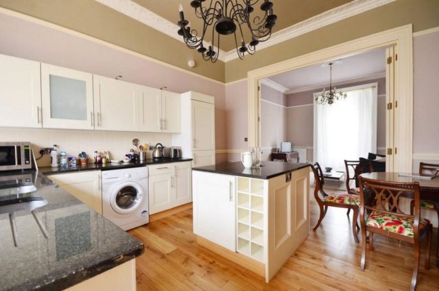  Image of 2 Bedroom Flat to rent at Lexham Gardens, Kensington, W8