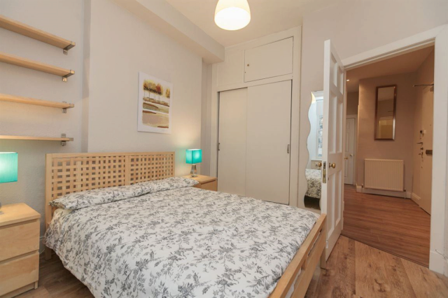 Image of 2 Bedroom Flat to rent at Kensington Court Place, Kensington, W8