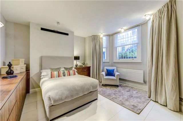  Image of 3 Bedroom Maisonette to rent at Stafford Terrace, Kensington, W8