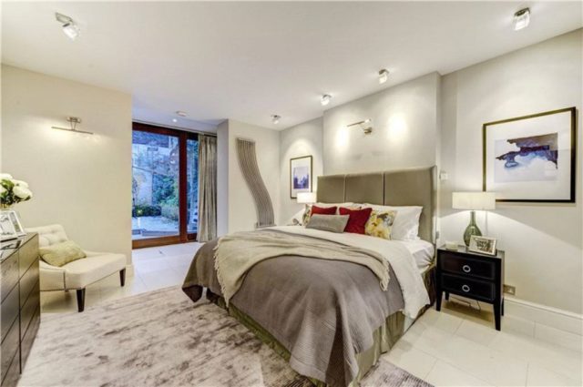  Image of 3 Bedroom Maisonette to rent at Stafford Terrace, Kensington, W8