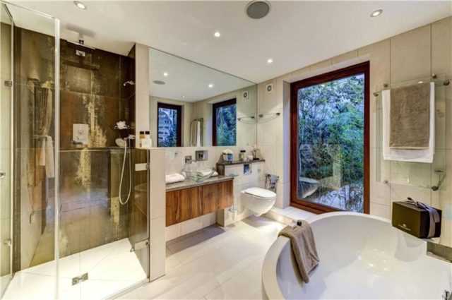  Image of 3 Bedroom Maisonette to rent at Stafford Terrace, Kensington, W8