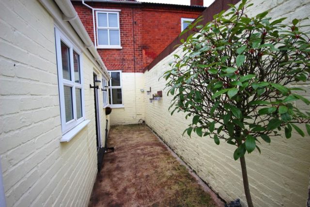  Image of 3 Bedroom Terraced for sale at Larches Lane, Wolverhampton