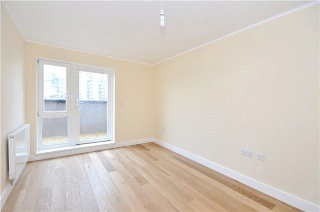  Image of 2 Bedroom Flat to rent at Osborn Street, Whitechapel, E1