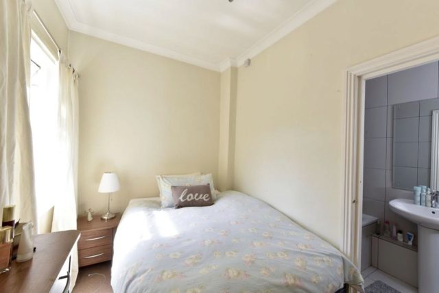  Image of 1 Bedroom Flat to rent at Commercial Road, Limehouse, E14
