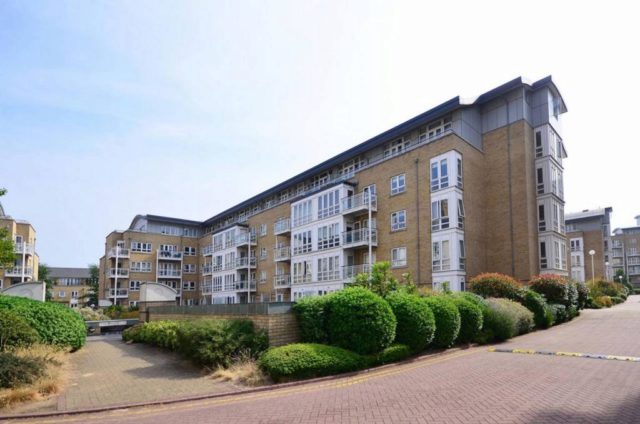  Image of 1 Bedroom Flat to rent at St David