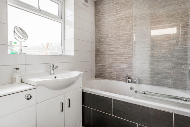  Image of 4 Bedroom Semi-Detached for sale at Frant Field, Edenbridge, TN8