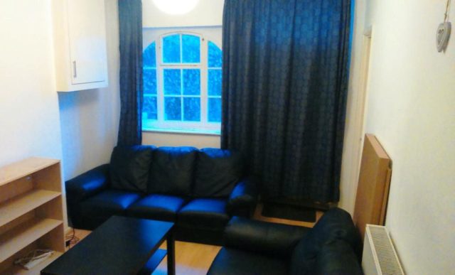  Image of 1 Bedroom Property to rent at Lovely 1 bed flat, Bower Rd