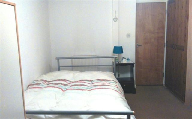  Image of 1 Bedroom Property to rent at Lovely 1 bed flat, Bower Rd