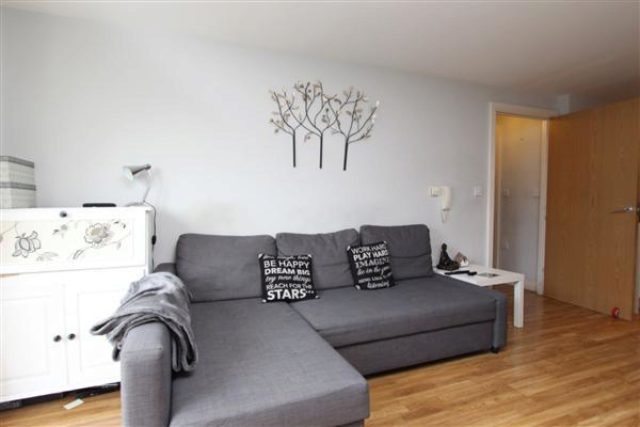  Image of 2 Bedroom Flat to rent at Bakers Court, 95 Brighton Road, Redhill