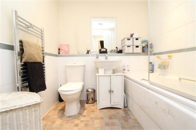  Image of 2 Bedroom Flat to rent at Bakers Court, 95 Brighton Road, Redhill