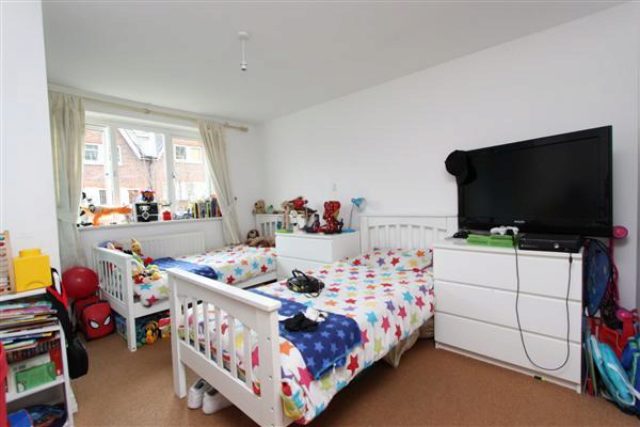  Image of 2 Bedroom Flat to rent at Bakers Court, 95 Brighton Road, Redhill