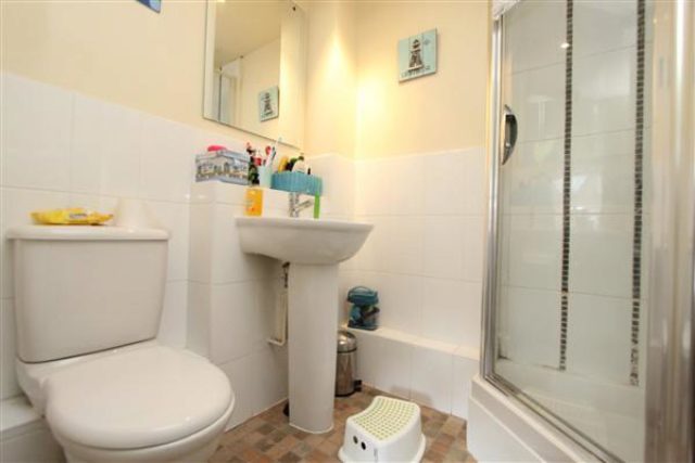  Image of 2 Bedroom Flat to rent at Bakers Court, 95 Brighton Road, Redhill