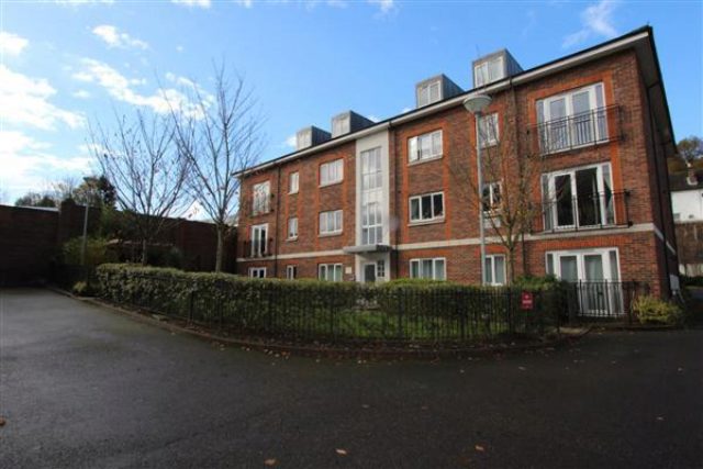  Image of 2 Bedroom Flat to rent at Bakers Court, 95 Brighton Road, Redhill