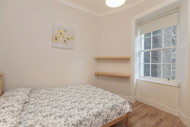 Image of 2 Bedroom Flat to rent at Kensington Court Place, Kensington, W8