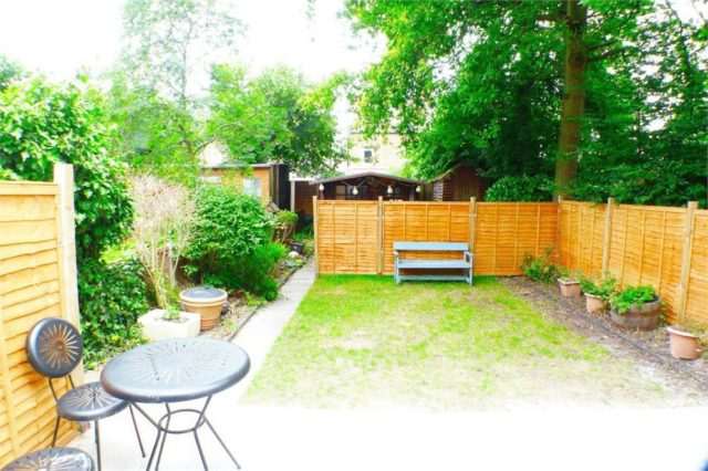  Image of 2 Bedroom Flat for sale at Lichfield Grove, Finchley