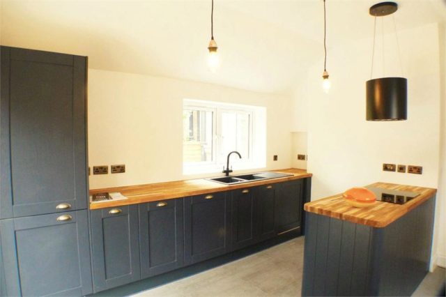  Image of 2 Bedroom Flat for sale at Lichfield Grove, Finchley