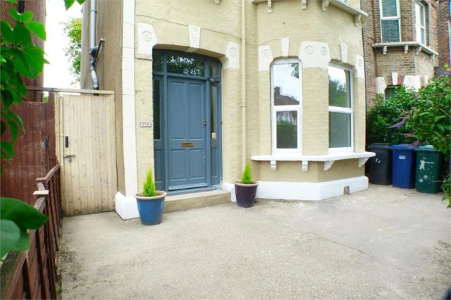  Image of 2 Bedroom Flat for sale at Lichfield Grove, Finchley