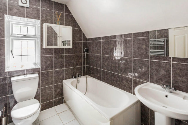  Image of 3 Bedroom Detached for sale at Stick Hill, Edenbridge, TN8