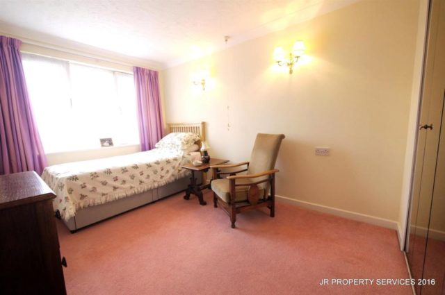  Image of 2 Bedroom Retirement Property for sale at Edwards Court, Turners Hill, Central Cheshunt