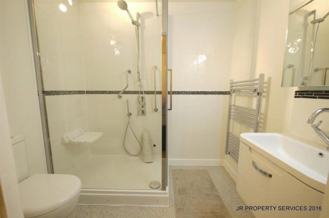  Image of 2 Bedroom Retirement Property for sale at Edwards Court, Turners Hill, Central Cheshunt