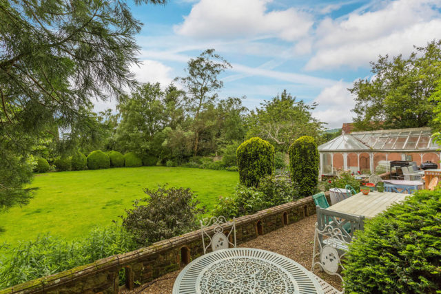  Image of 5 Bedroom Detached for sale at High Street, Limpsfield, RH8